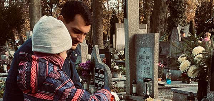 Zobacz, jak wyjątkowo wyglądał Dzień Wszystkich Świętych na cmentarzu Agrykola