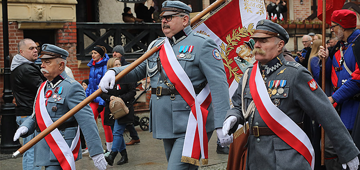 Wspólne świętowanie w Elblągu. Uroczyste obchody 107. rocznicy odzyskania niepodległości (zdjęcia)