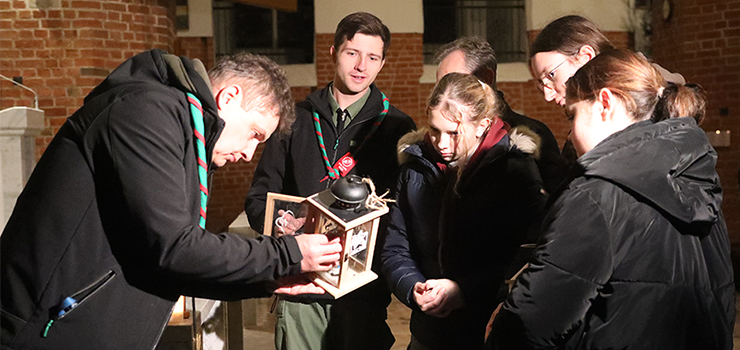 Betlejemskie Światło Pokoju dotarło do Elbląga - zobacz zdjęcia