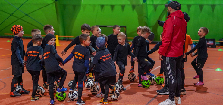 Zapraszamy rocznik 2019 na piłkarską przygodę (wideo)