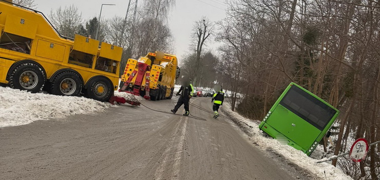 Elbląg zmienił się w lodowisko, doszło do 15 kolizji. „Sytuacja może się powtórzyć”