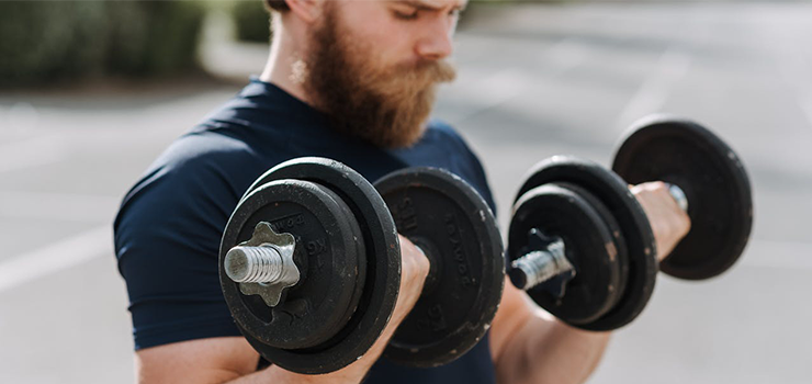 Hantle stałe vs. regulowane – które wybrać do domowej siłowni?