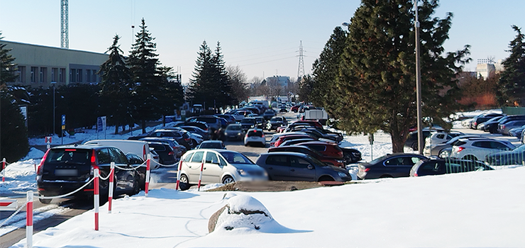 Parkingowy koszmar przy Wojewódzkim Szpitalu Zespolonym. Problem zostanie wreszcie rozwiązany?