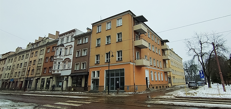 Czarny dym zasnuł całą klatkę w kilka minut. Szybka reakcja młodych ludzi zapobiegła tragedii