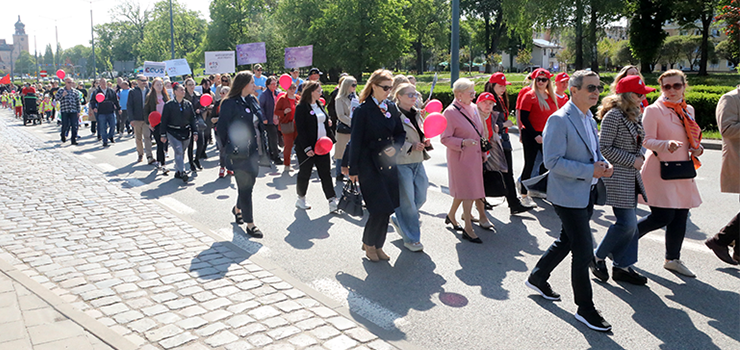 Ulicami Elbląga przeszedł kolorowy przemarsz. Tak rozpoczęto obchody Tygodnia Osób z Niepełnosprawnościami