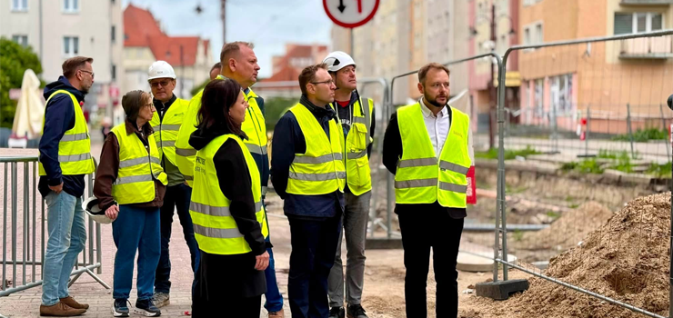 Przy 1 Maja odkryto uszkodzenia kanalizacji deszczowej