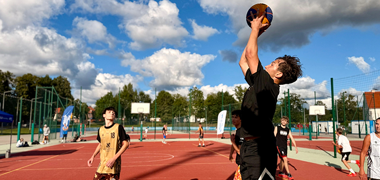 Wakacyjny turniej koszykówki 3x3 na Kalbarze