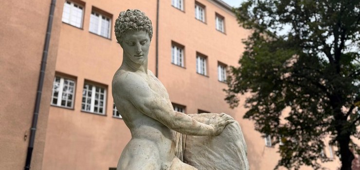 Po sąsiedzku z Achillesem. Kolejna wędrówka Tezeusza