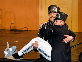 Aleksandry i Policja uwietniy Dzie Teatru (fotoreporta)