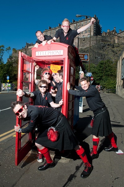  Red Hot Chilli Pipers - szaleni Szkoci poka, co si kryje pod kiltem?