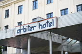 Kiedyś największy hotel w Elblągu. Co dalej z budynkiem przy Placu Słowiańskim?#2