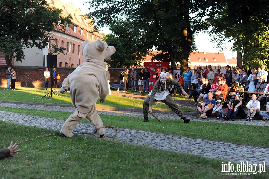 Spektakl plenerowy pt. Kucharz na ostro w wykonaniu wrocawskiego Teatru Formy, fot. 39