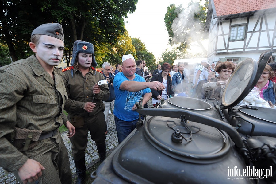 Spektakl plenerowy pt. Kucharz na ostro w wykonaniu wrocawskiego Teatru Formy, fot. 91