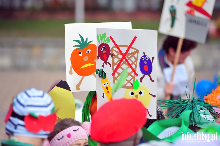 Manifestacja szkolna przeciw marnowaniu produktw spoywczych, fot. 65