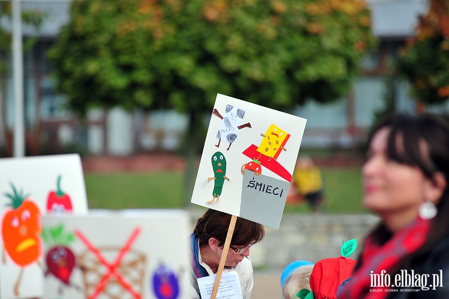 Manifestacja szkolna przeciw marnowaniu produktw spoywczych, fot. 66