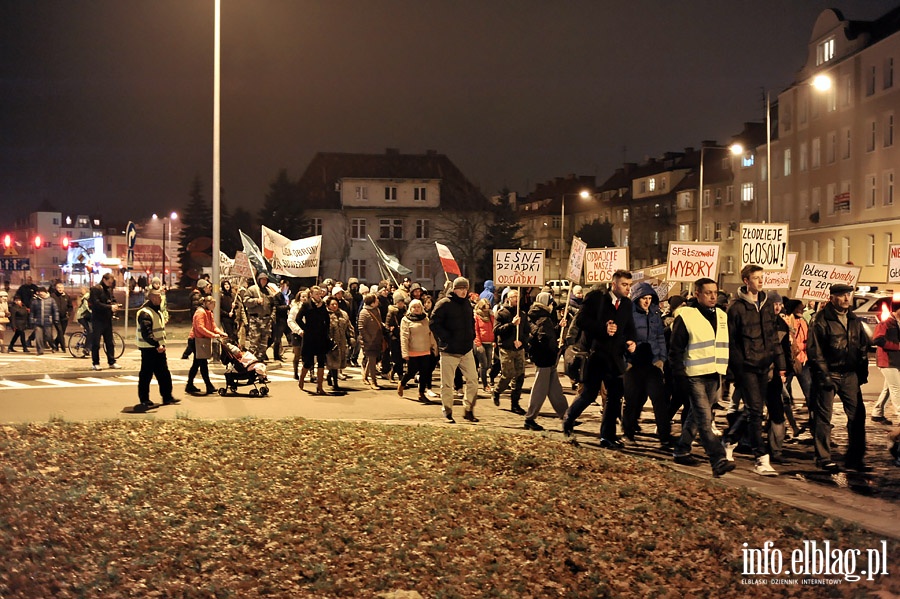 Elblnie wyszli na ulic protestujc przeciwko faszerstwom wyborczym, fot. 62