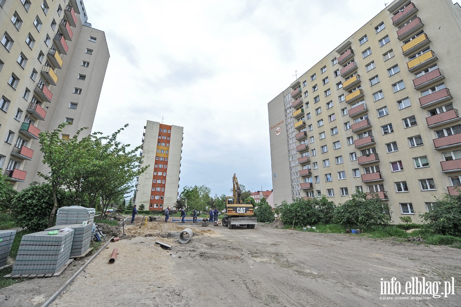 Budowa placu zabaw, parkingu i boiska na ul.Robotniczej 160, fot. 9