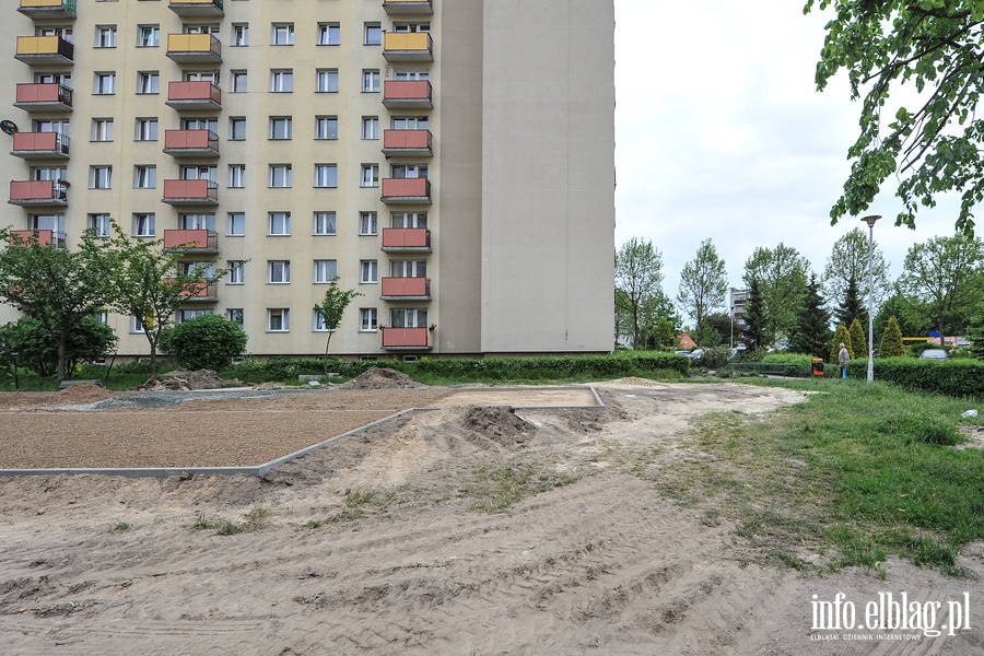 Budowa placu zabaw, parkingu i boiska na ul.Robotniczej 160, fot. 11