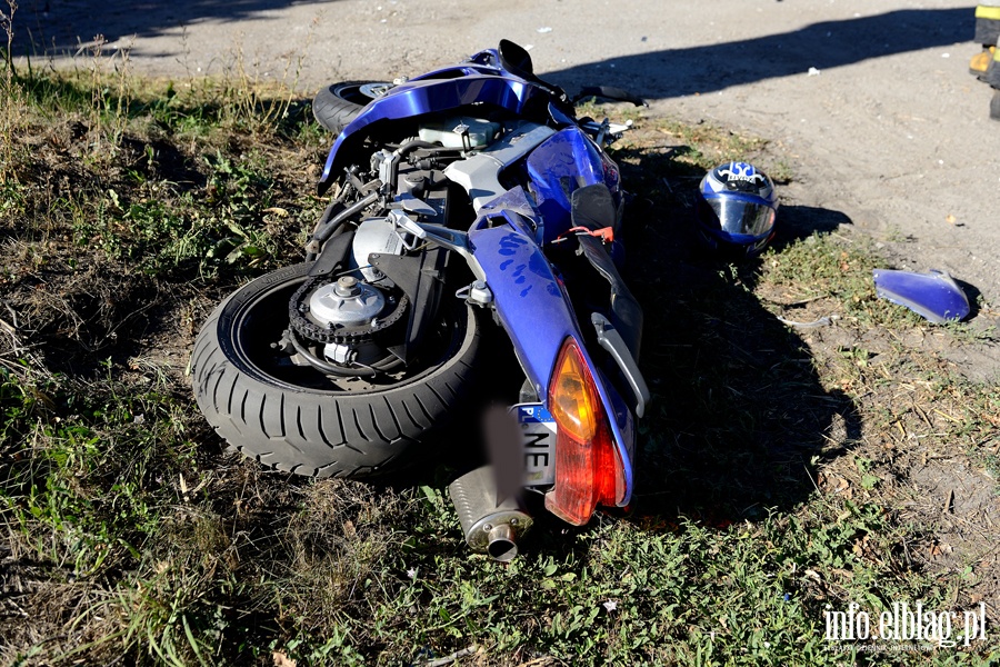 Nowy Dwr Elblski: zderzenie motocykla z osobwk. Ranny motocyklista w szpitalu, fot. 6