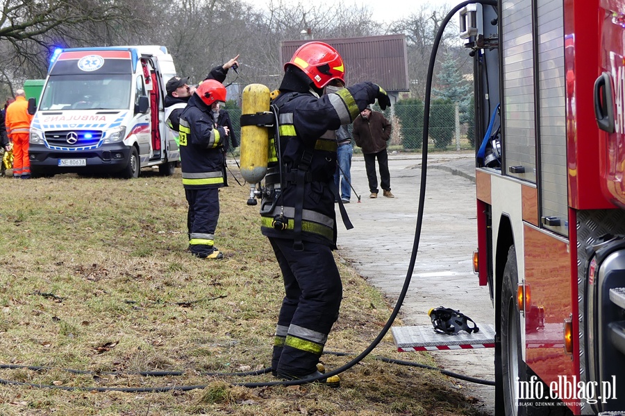 Poar dachu i poddasza budynku mieszkalnego przy Sadowej. W akcji kilkudziesiciu straakw, fot. 45