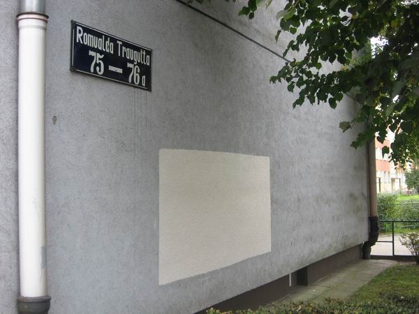 Akcja zamalowywania napisw i graffiti na budynkach 