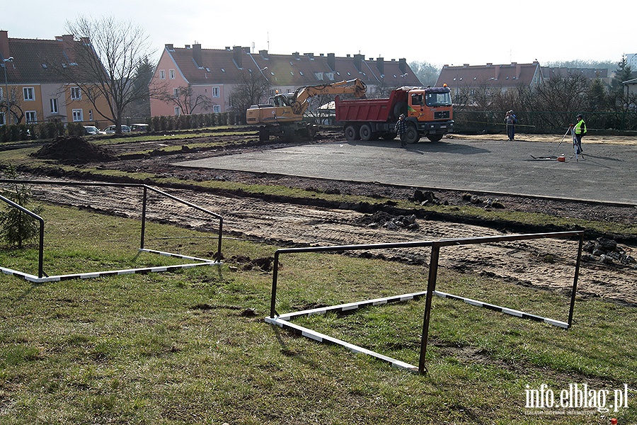 Budowa pierwszego Orlika lekkoatletycznego przy SP 15 ul Modliska, fot. 1