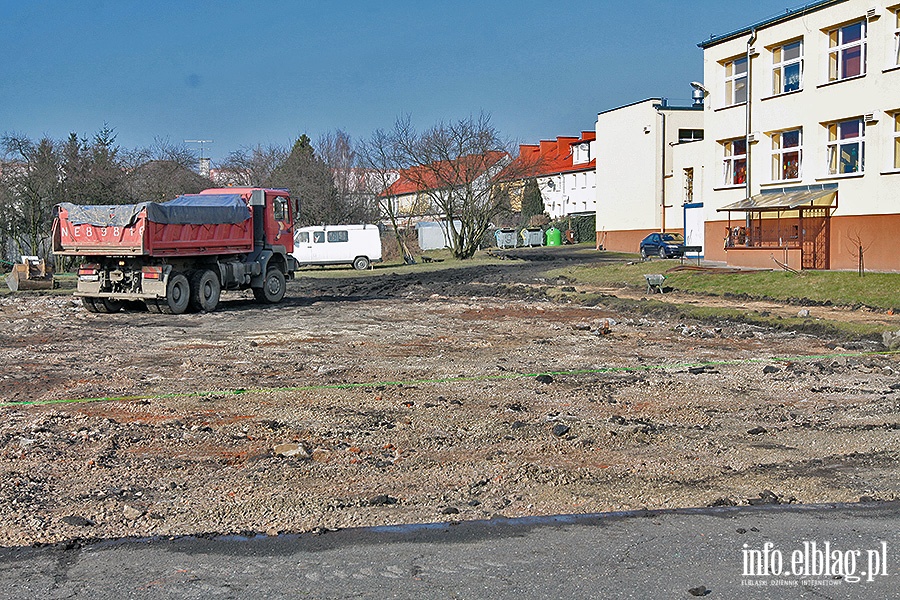 Budowa pierwszego Orlika lekkoatletycznego przy SP 15 ul Modliska, fot. 13