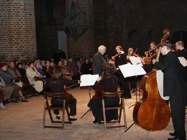 Koncert Mistrzw w wykonaniu Orkiestry Kameralnej  Kijo, fot. 7