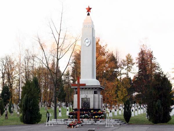 Cmentarz onierzy Armii Radzieckiej w dniu Wszystkich , fot. 8