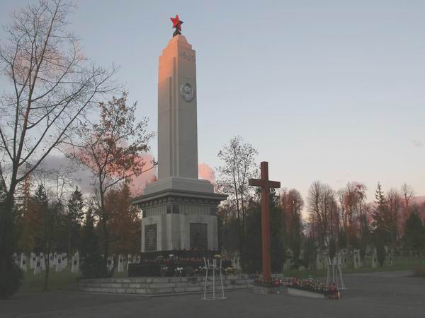 Cmentarz onierzy Armii Radzieckiej w dniu Wszystkich , fot. 10