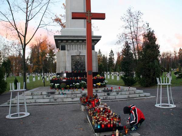 Cmentarz onierzy Armii Radzieckiej w dniu Wszystkich , fot. 11