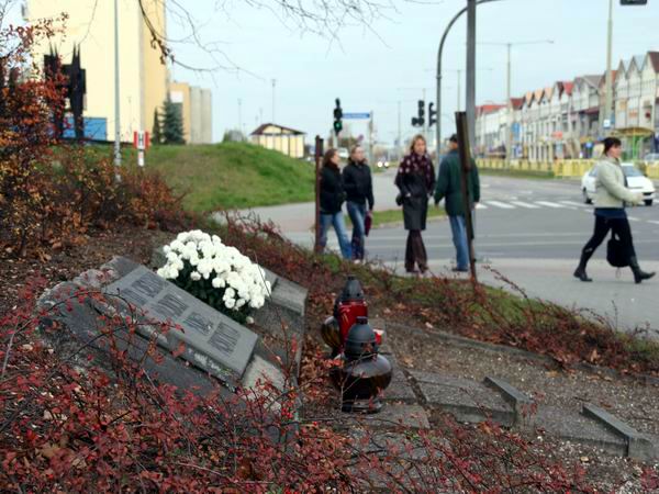 Upamitnione tablicami, nieistniejce elblskie cmentar, fot. 6