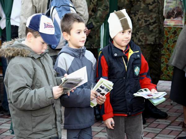 Stoisko grupy promocyjnej Si Zbrojnych przy ul. 1 Maja, fot. 9