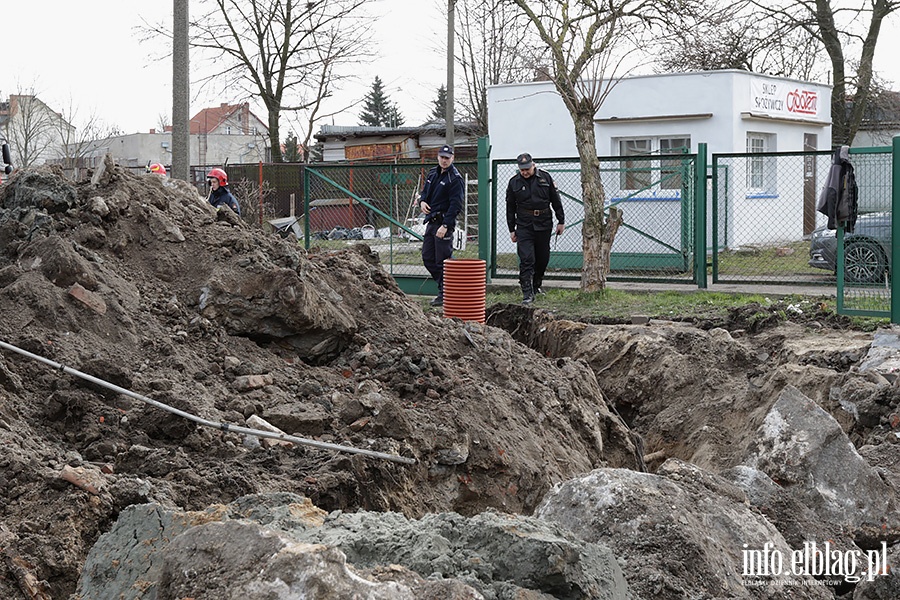 Przysypany ziemi w wykopie PSS Grochowska, fot. 11