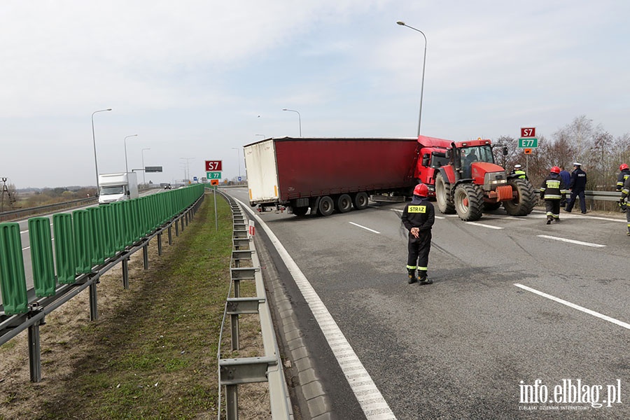 TIR zablokowa obwodnic Elblga, fot. 11