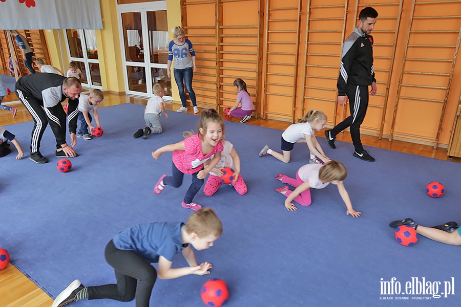 Zajcia sportowe w ramach programu Concordii w przedszkolu Akademia Krasnoludkw, fot. 20