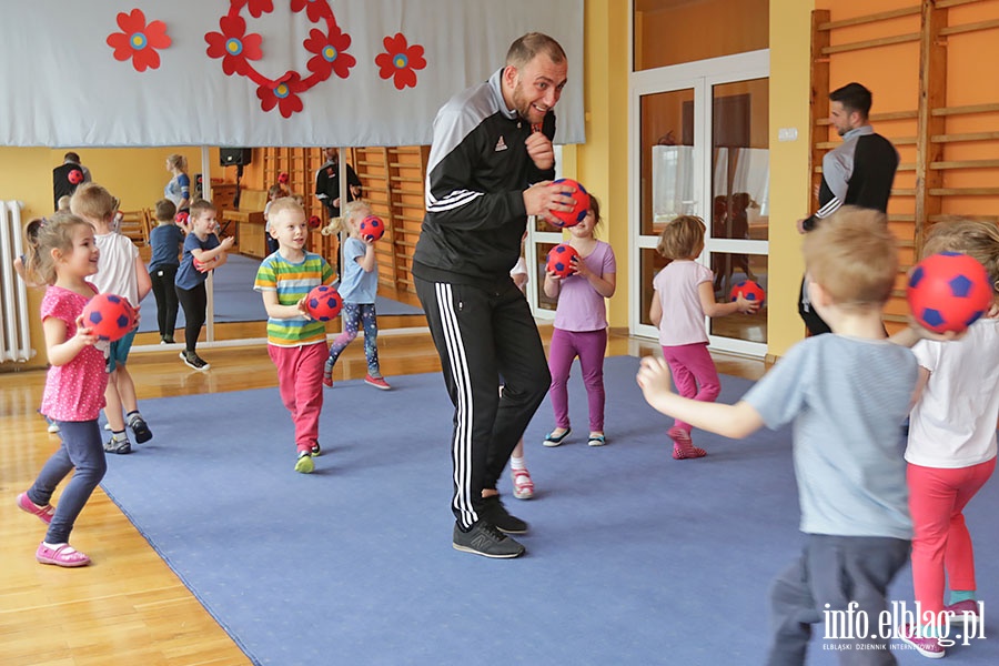 Zajcia sportowe w ramach programu Concordii w przedszkolu Akademia Krasnoludkw, fot. 35