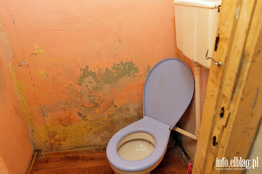 Brak WC w lokalu mieszkalnym jest wstydem dla wadz miasta., fot. 5