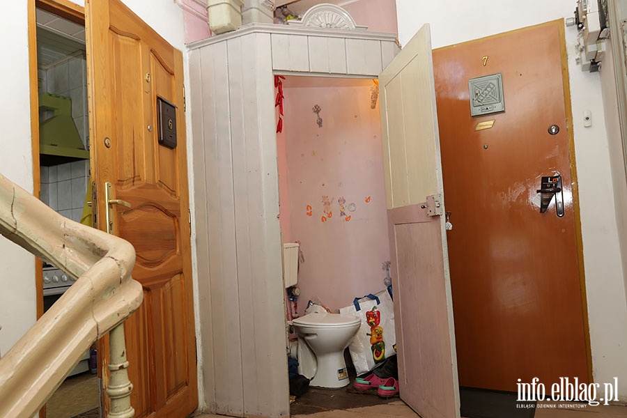 Brak WC w lokalu mieszkalnym jest wstydem dla wadz miasta., fot. 32