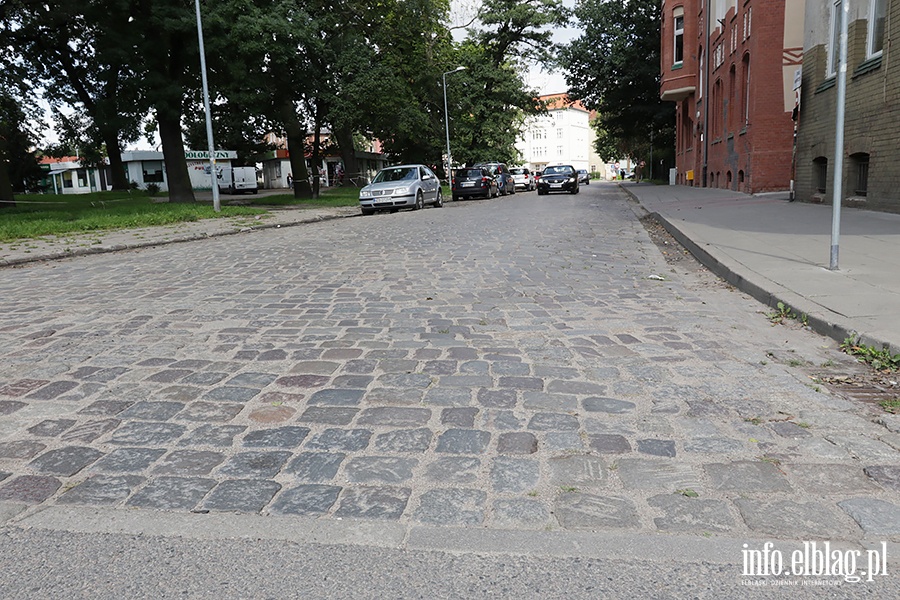Czy na ulicy Powstacw Warszawskich asfalt zastpi kostk brukow?, fot. 17