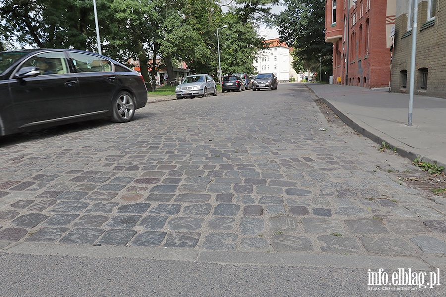 Czy na ulicy Powstacw Warszawskich asfalt zastpi kostk brukow?, fot. 18