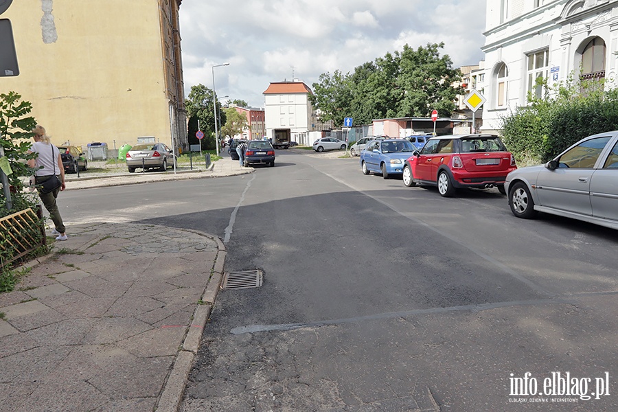 Czy na ulicy Powstacw Warszawskich asfalt zastpi kostk brukow?, fot. 21