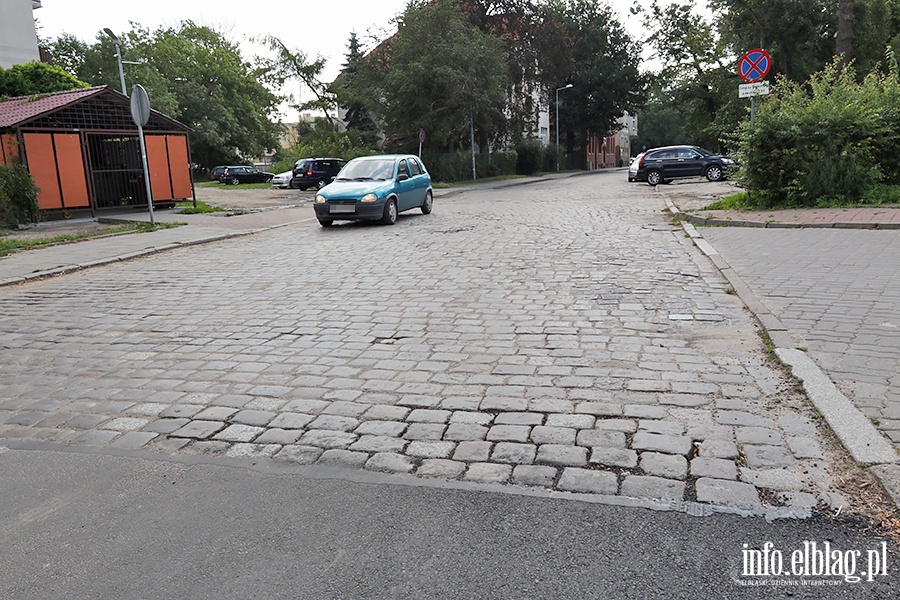 Czy na ulicy Powstacw Warszawskich asfalt zastpi kostk brukow?, fot. 26