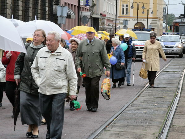 Pochd przez ulice miasta w Dniu Seniora - 2008r., fot. 34