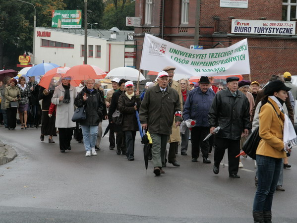 Pochd przez ulice miasta w Dniu Seniora - 2008r., fot. 44