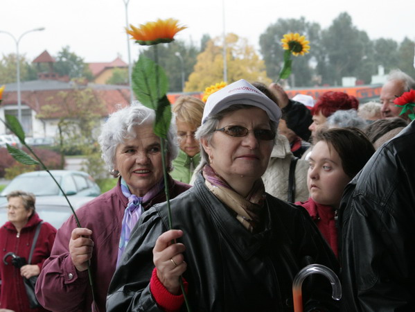 Pochd przez ulice miasta w Dniu Seniora - 2008r., fot. 61