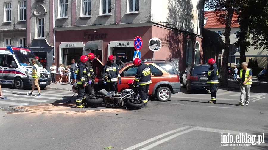  Wypadek na ul. Mickiewicza. Motocyklista potrcony przez osobwk, fot. 9