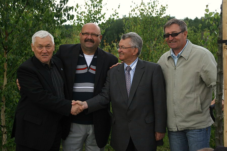 Zasadzenie dbw przyjani i odsonicie kamienia pamitkowego na Modrzewinie, fot. 24