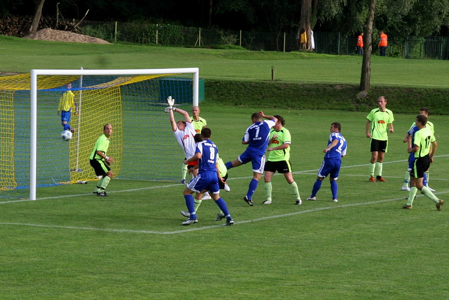 Nowy kompleks sportowy przy ul. Moniuszki i mecz 2 kolejki IV ligi Olimpia 2004 - Tcza Biskupiec, fot. 60