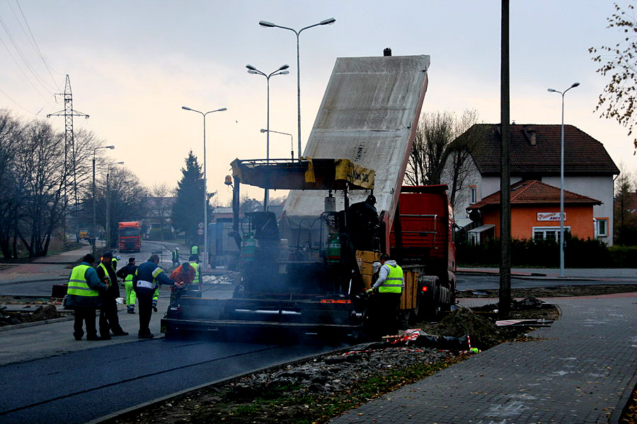 Przebudowa ul. Legionw - wykonanie nawierzchni z masy bitumicznej, fot. 9